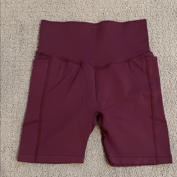 🩷 PINK Active Small Women's High-Waisted Burgundy Shorts Ribbed Waist Like New - Picture 6 of 6